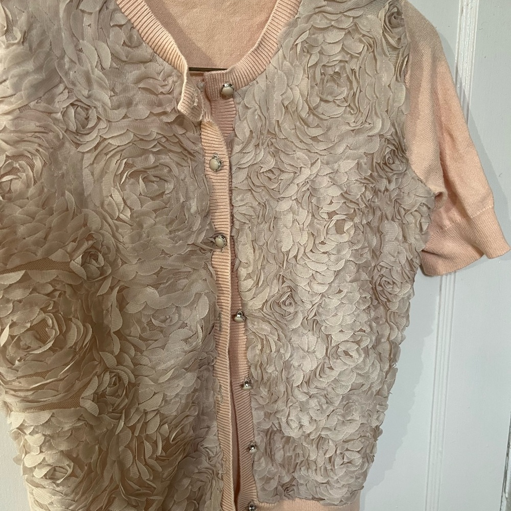 New York & Company Peach Rosette Short Sleeve Cardigan Sweater - Size Small - Picture 3 of 7